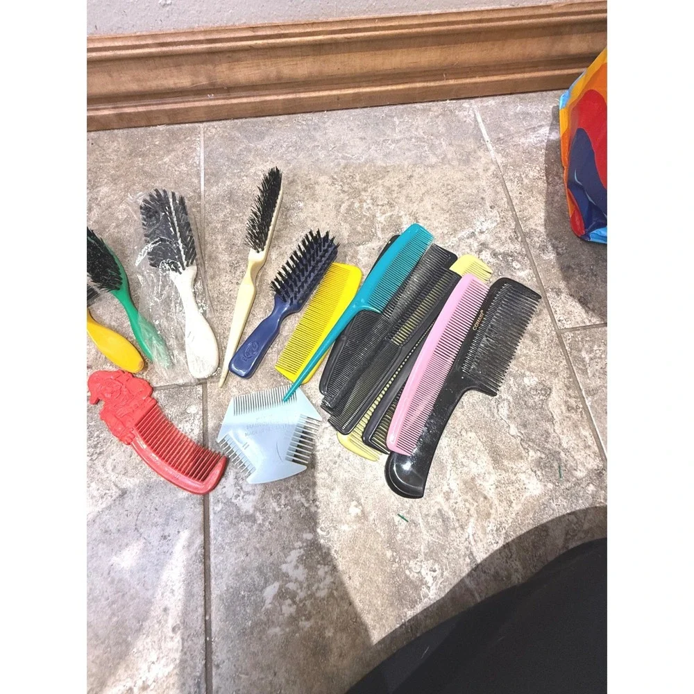 Vintage Hair Brushes & Combs Lot Retro Plastic Vanity‎ Beauty Accessories